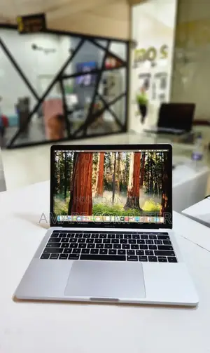 New Laptop Apple MacBook Pro 2018 8GB Intel Core I5 SSD 256GB