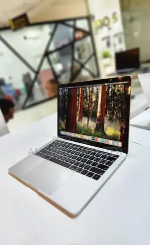 New Laptop Apple MacBook Pro 2018 8GB Intel Core I5 SSD 256GB