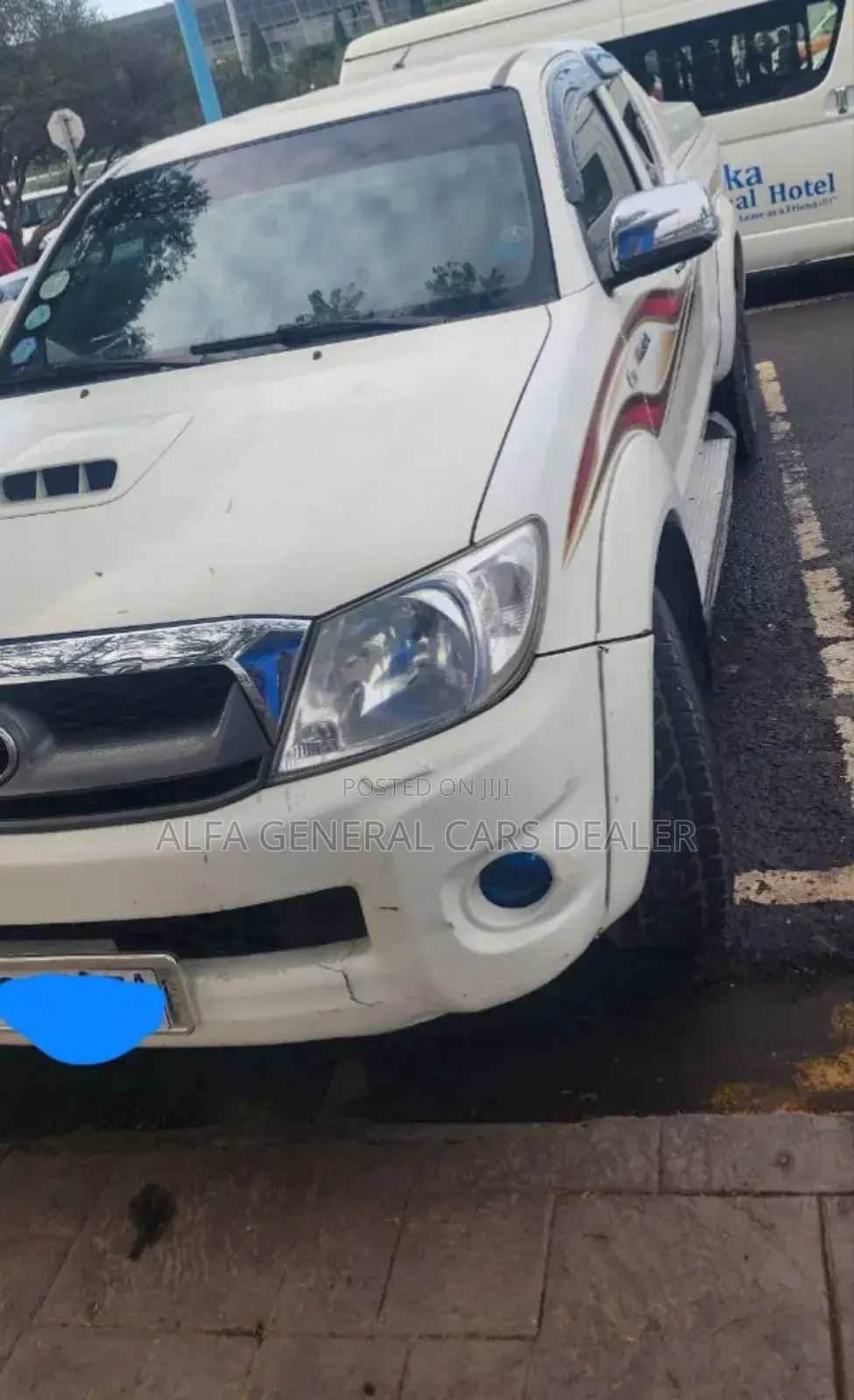 Toyota Hilux 2011 White