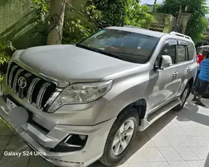 Photo - Toyota Land Cruiser Prado 2017 Silver