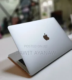 New Laptop Apple MacBook Pro 2018 8GB Intel Core I5 SSD 256GB