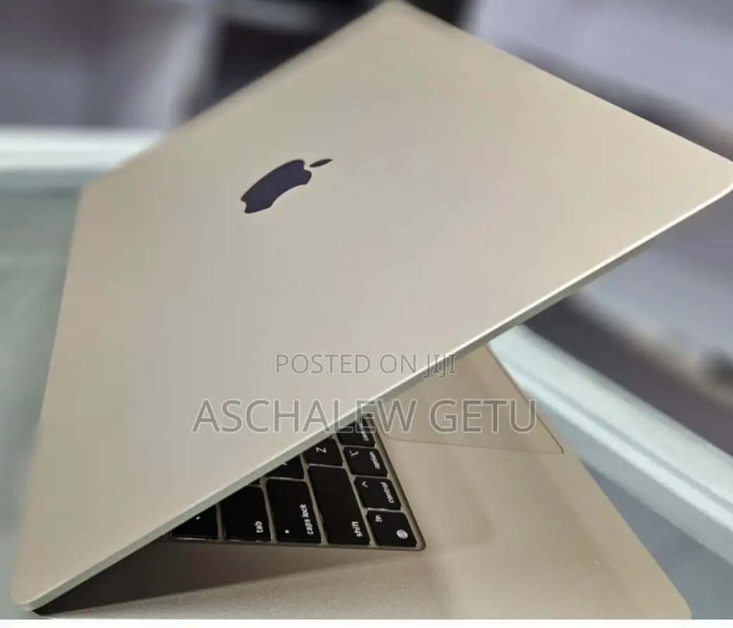 New Apple MacBook Air 2024 M3 15-Inch 8GB Intel Core M3 SSD 256GB