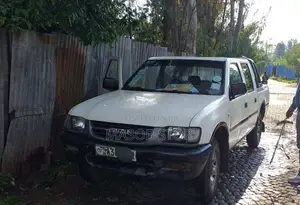 Photo - Isuzu Amigo 2003 White