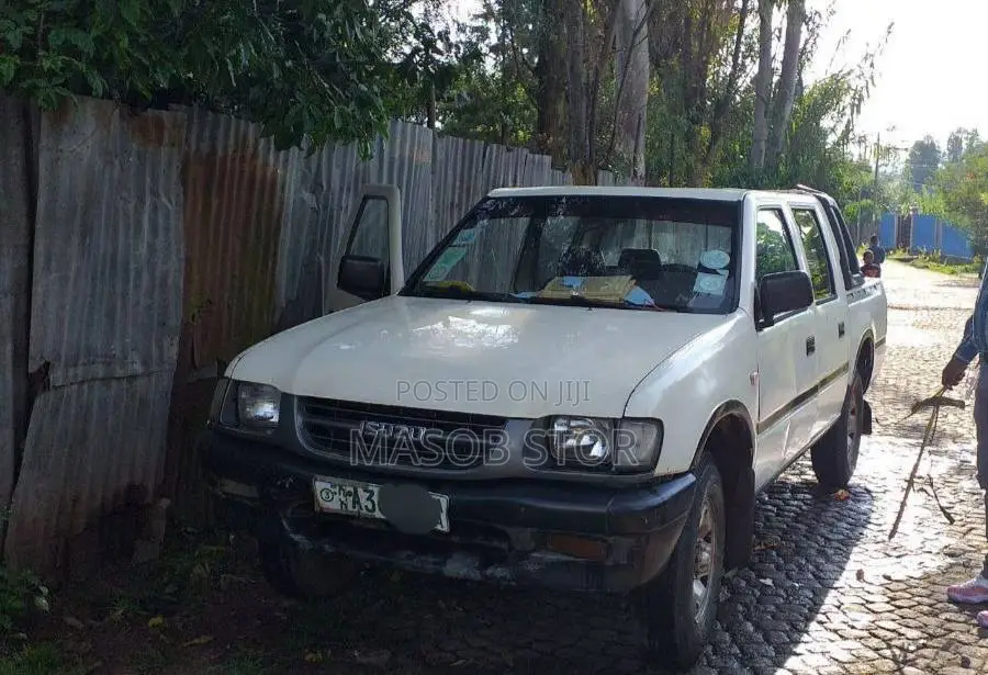 Isuzu Amigo 2003 White