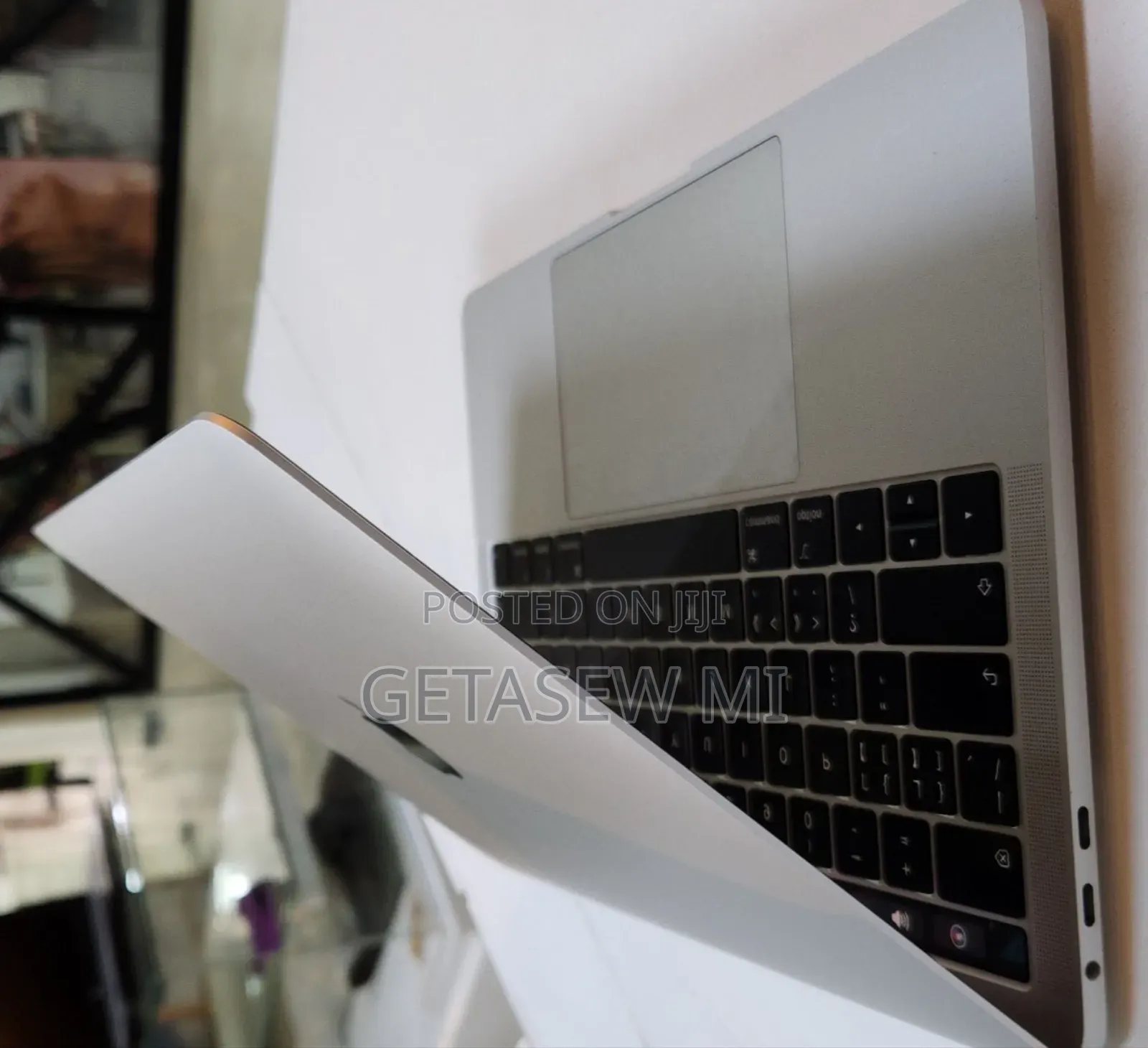 New Laptop Apple MacBook 2018 8GB Intel Core I5 SSD 256GB
