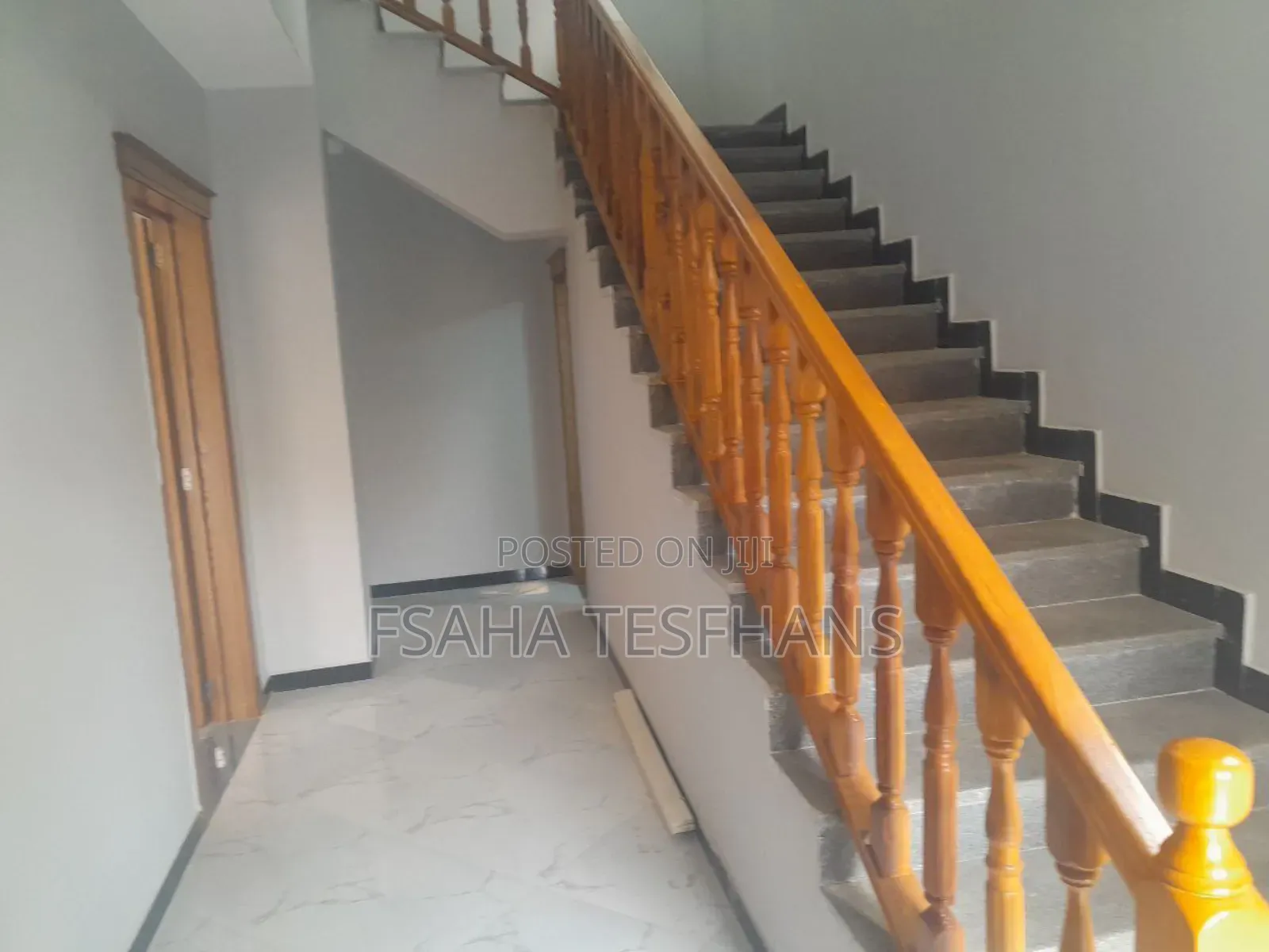 8bdrm House in G+1 House, Yeka for rent