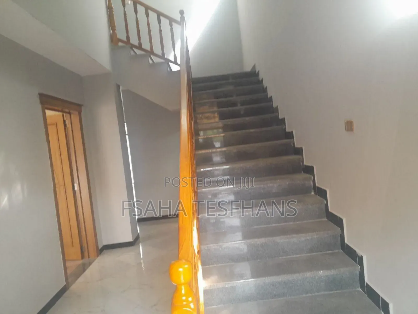 8bdrm House in G+1 House, Yeka for rent