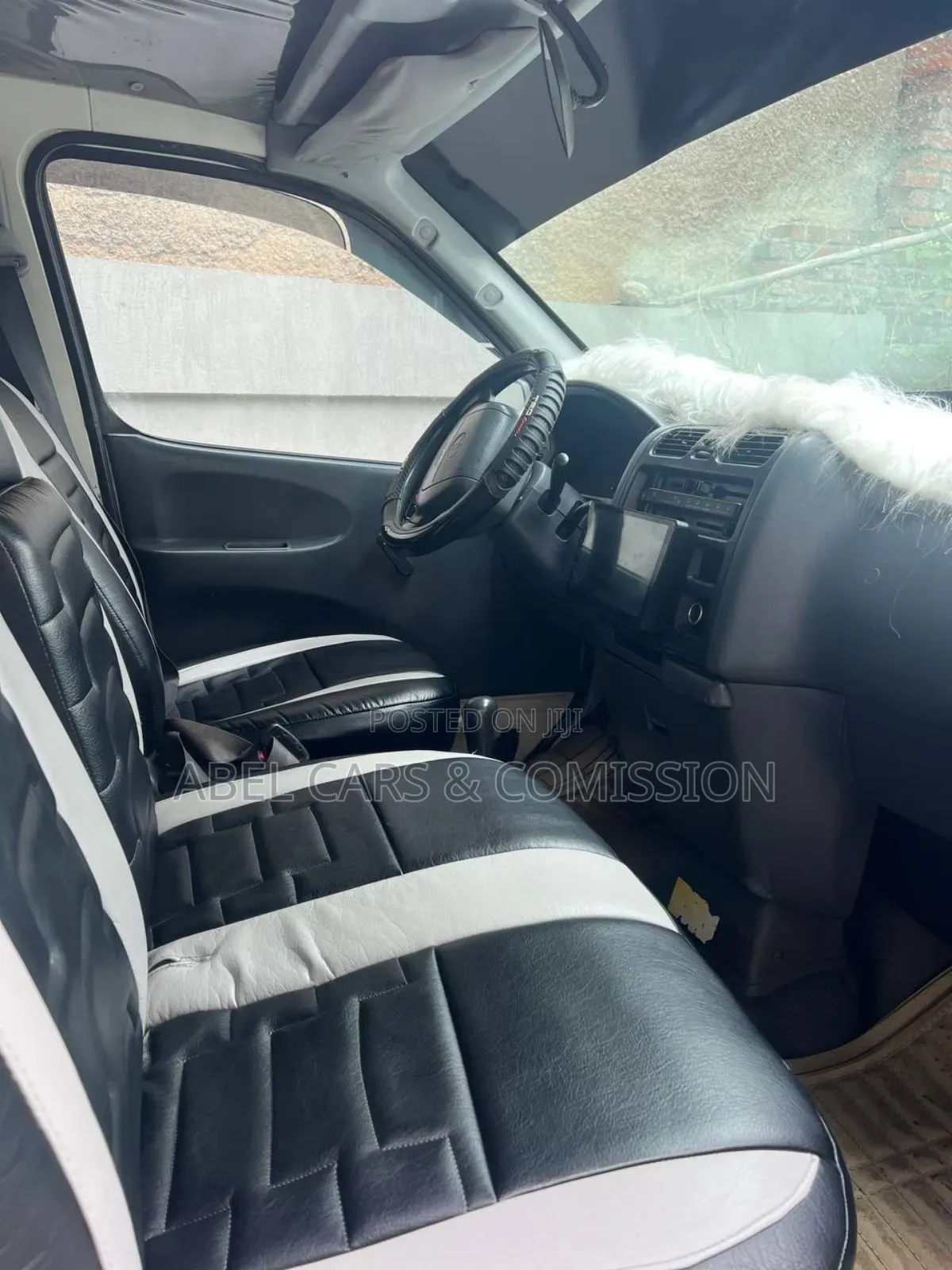 Toyota HiAce 2006 White