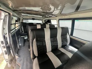 Toyota HiAce 2006 White