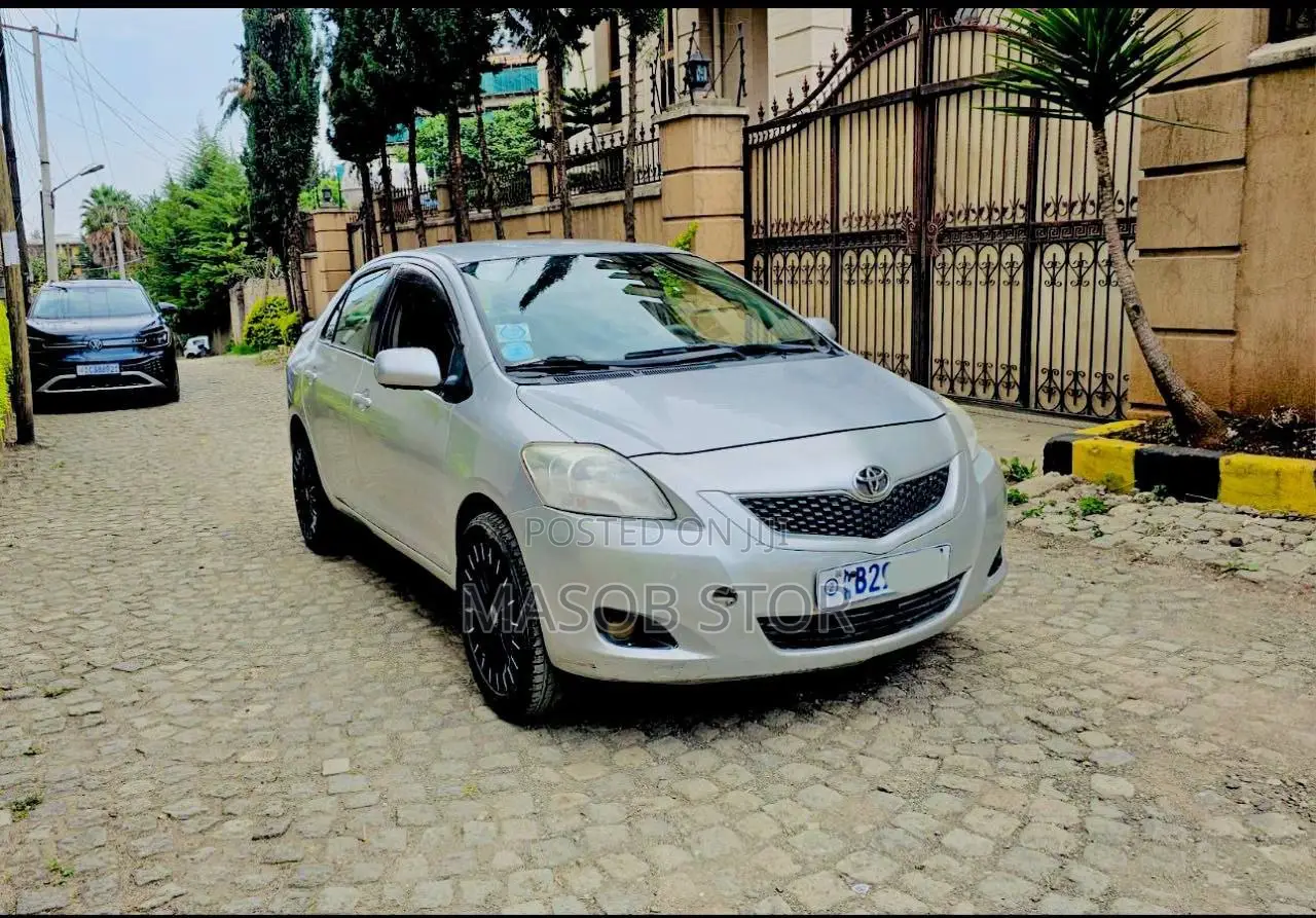 Toyota Yaris 2010 Blue