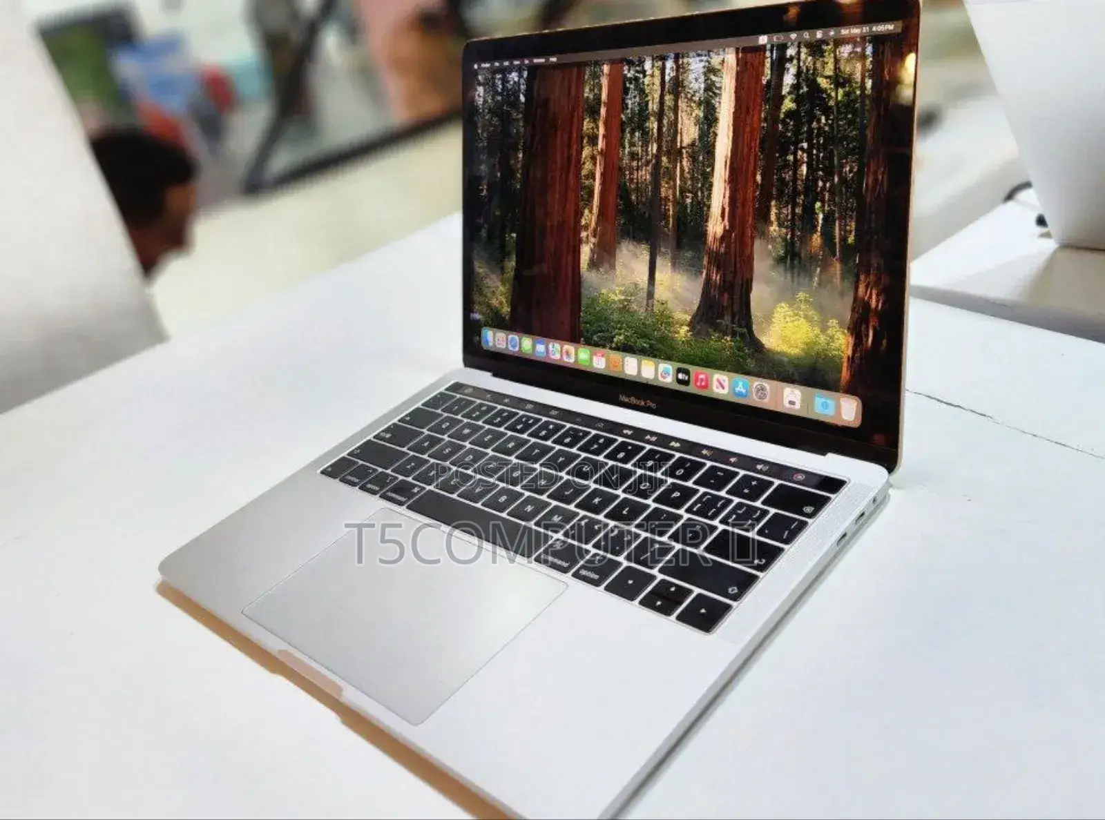 New Laptop Apple MacBook Pro 2018 8GB Intel Core I5 SSD 256GB