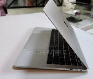 New Laptop Apple MacBook Pro 2018 8GB Intel Core I5 SSD 256GB