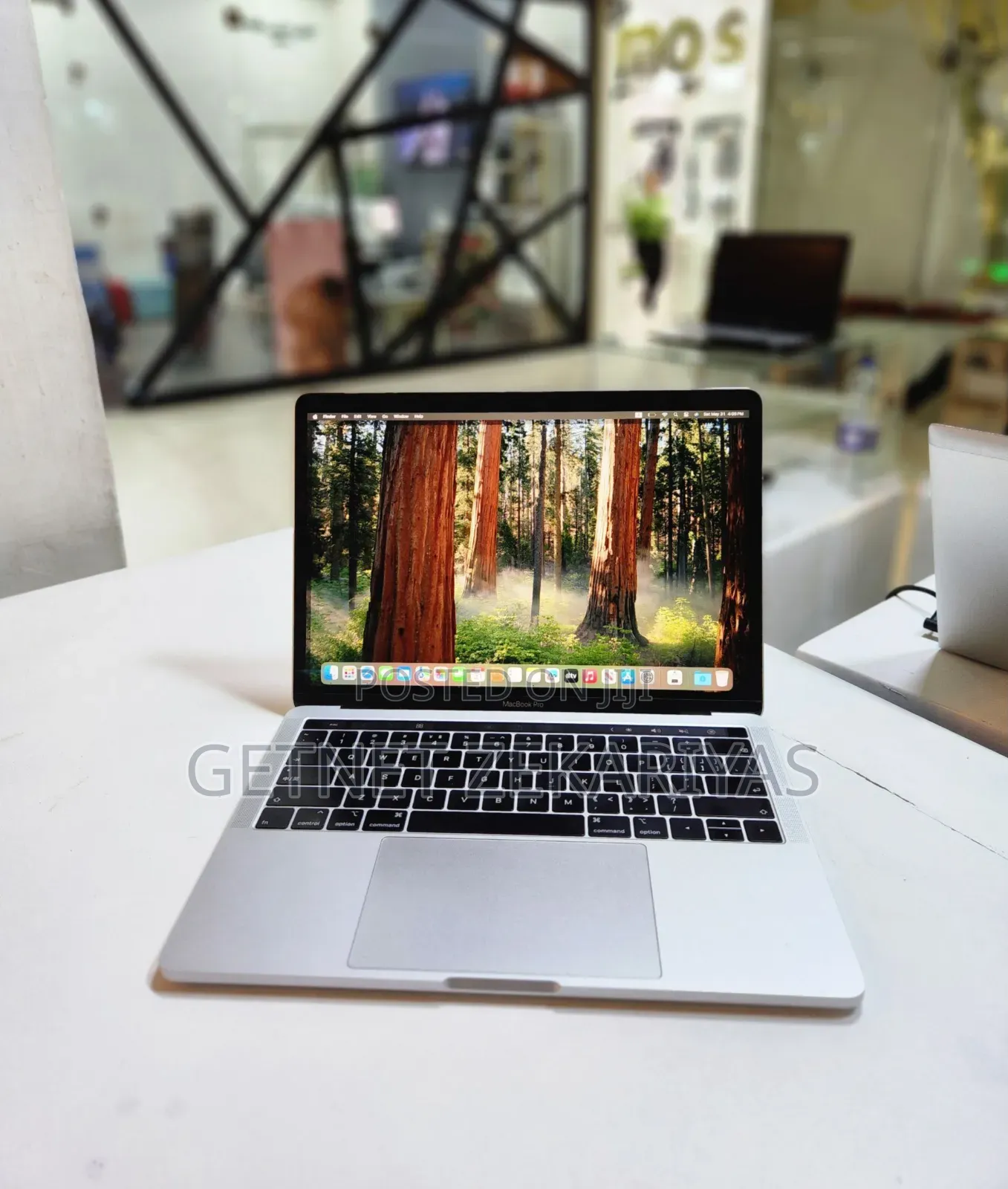 New Laptop Apple MacBook Pro 2018 8GB Intel Core I5 SSD 256GB