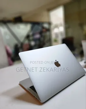 New Laptop Apple MacBook Pro 2018 8GB Intel Core I5 SSD 256GB