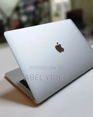 New Laptop Apple MacBook Pro 2018 8GB Intel Core I5 SSD 256GB