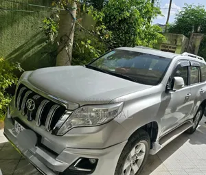 Photo - Toyota Land Cruiser Prado 2017 Silver