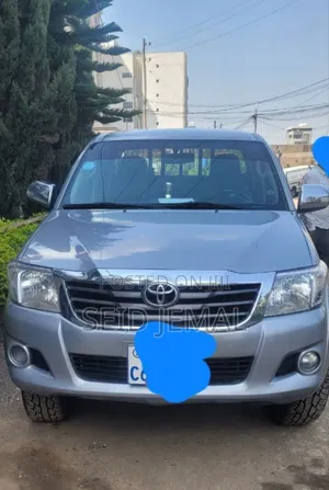 Photo - Toyota Hilux 2014 Silver