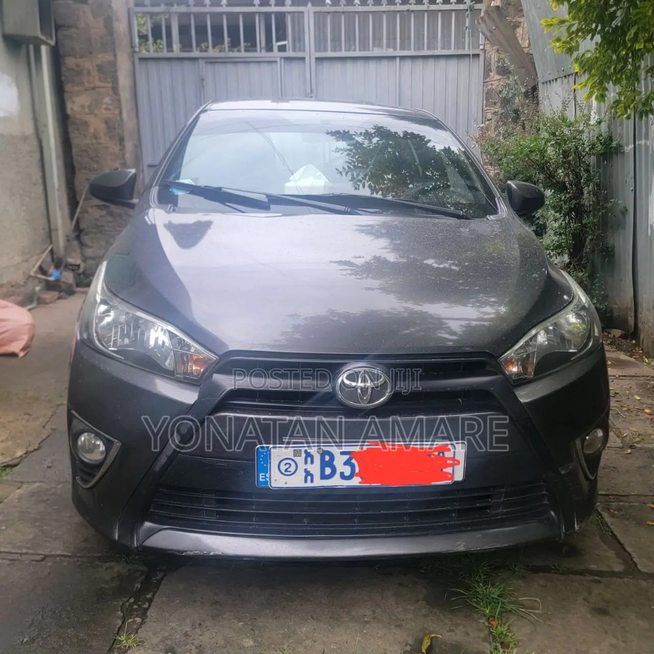 Toyota Yaris SE Hatchback 5dr 2015 Gray