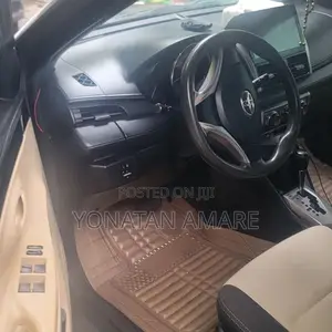 Toyota Yaris SE Hatchback 5dr 2015 Gray