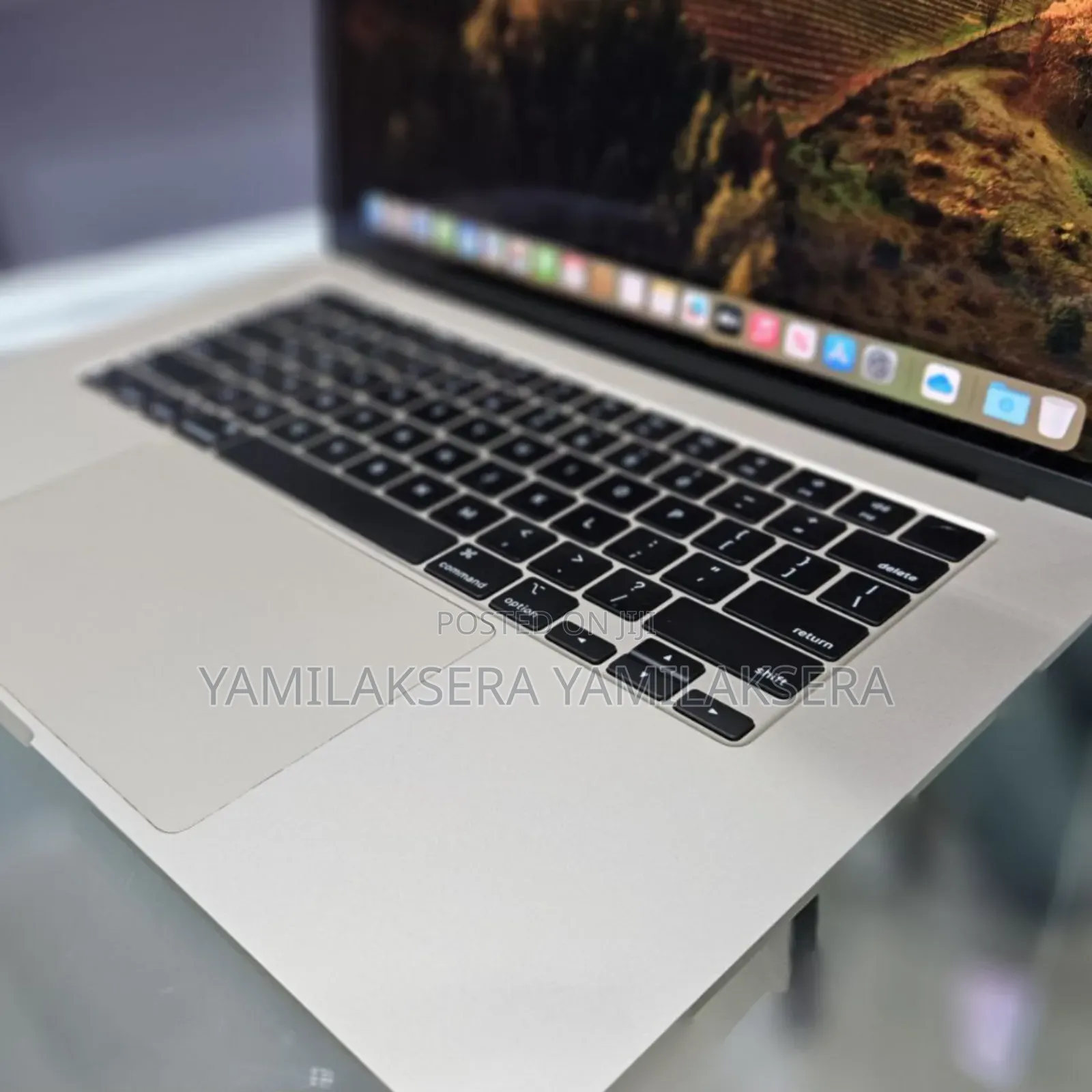 New Laptop Apple MacBook Air 2020 M1 8GB Apple M3 SSD 256GB