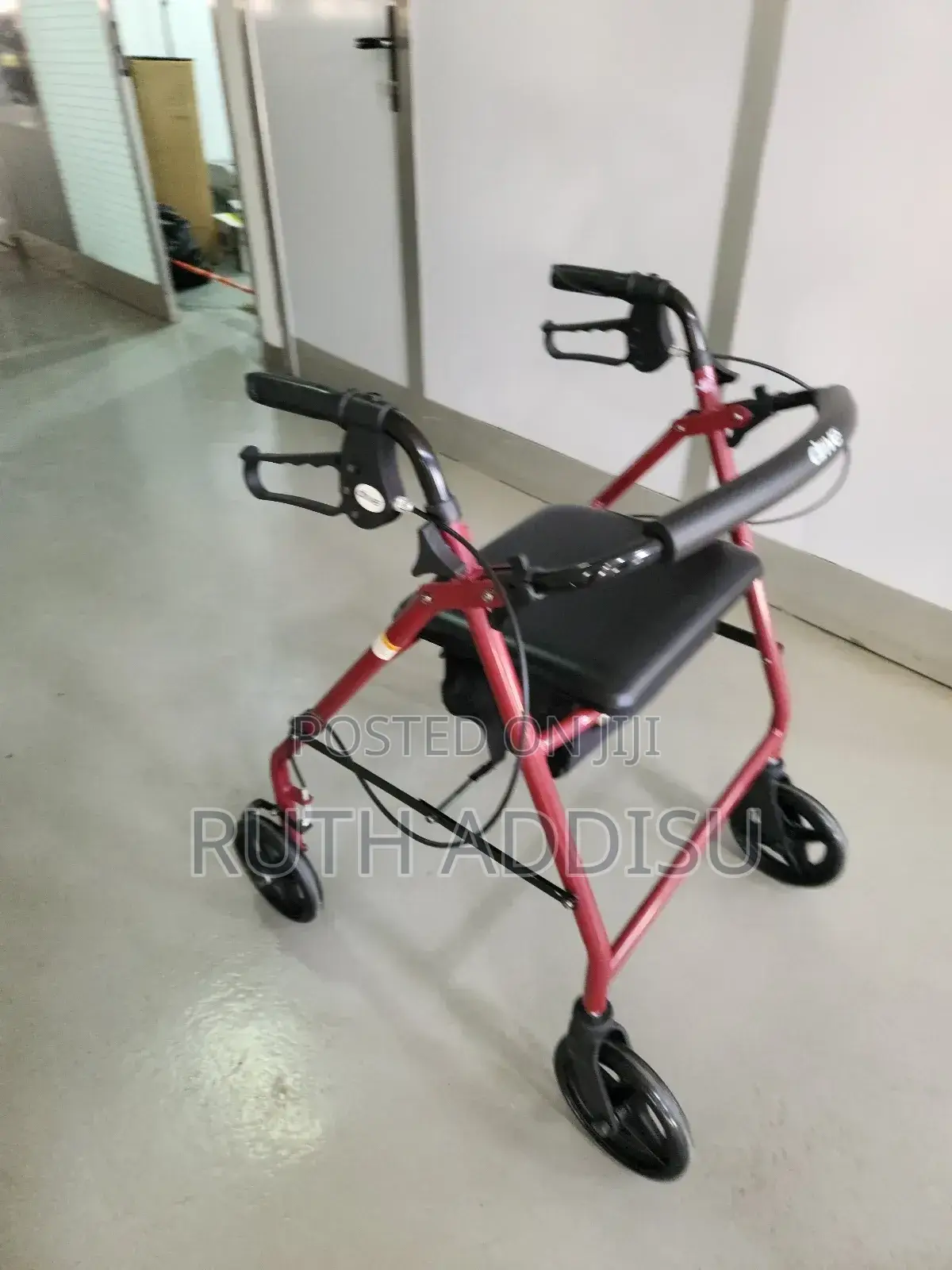 Walker才是four Wheel Walker半個walker走到walker凳及walker受傷walker