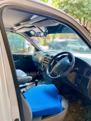 Photo - Toyota HiAce 2007 Silver