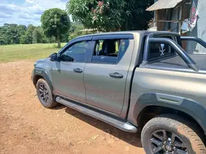 Toyota Hilux 2023 Gray