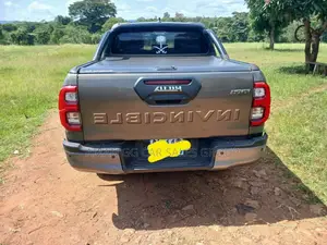 Toyota Hilux 2023 Gray