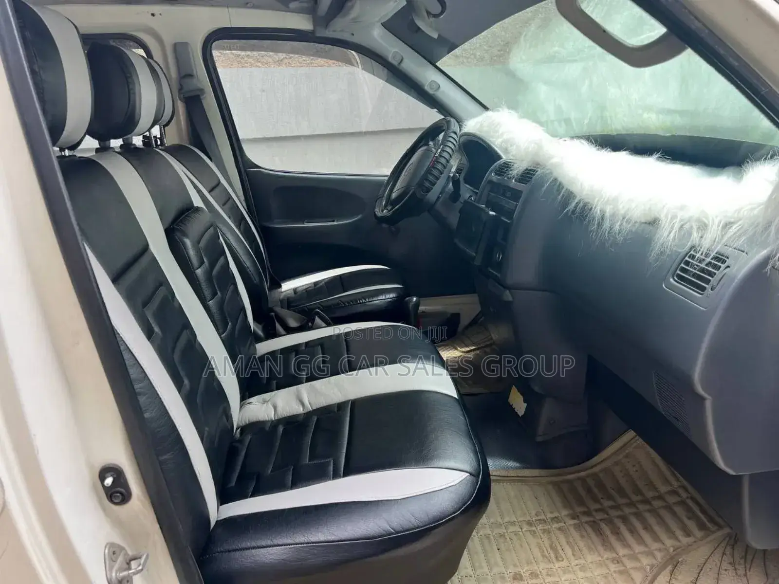 Toyota HiAce 2006 White