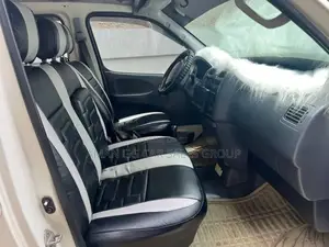 Toyota HiAce 2006 White