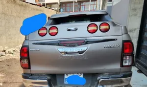 Toyota Hilux 2019 Gray