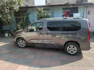 Photo - Toyota Lite-Ace 2019 Gray