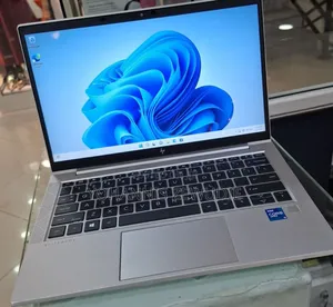 New Laptop HP EliteBook 830 G8 16GB Intel Core I5 SSD 512GB