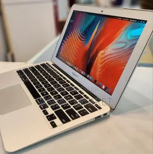 New Laptop Apple MacBook 2015 4GB Intel Core I5 SSD 128GB