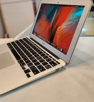 New Laptop Apple MacBook 2015 4GB Intel Core I5 SSD 128GB