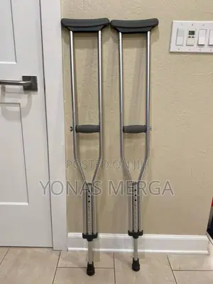 Photo - Crutches Features Convenient Folding System to Allow Crutche