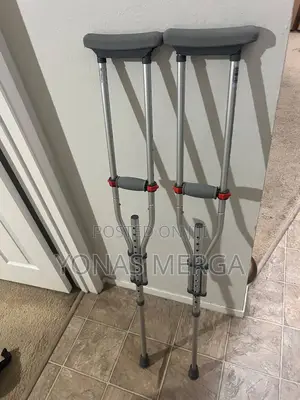 Photo - Crutches臥٤stable Rubber Bush٩٩helpful for Those Who Walk