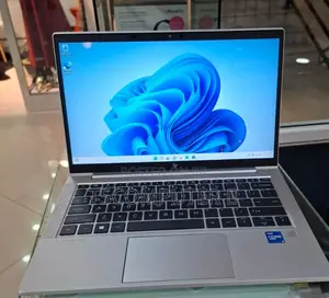 New Laptop HP EliteBook 830 G8 8GB Intel Core I5 SSD 512GB