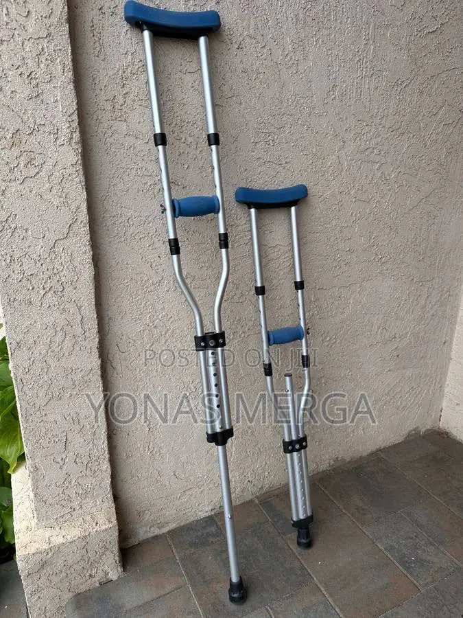 Crutches/ክራንች/Universal Size Comfort Pads Grips 4’11"-6'4"