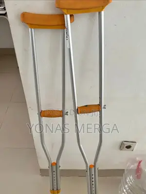 Photo - Adjustable Under-Arm Crutches١頂crutches0₩Crutches