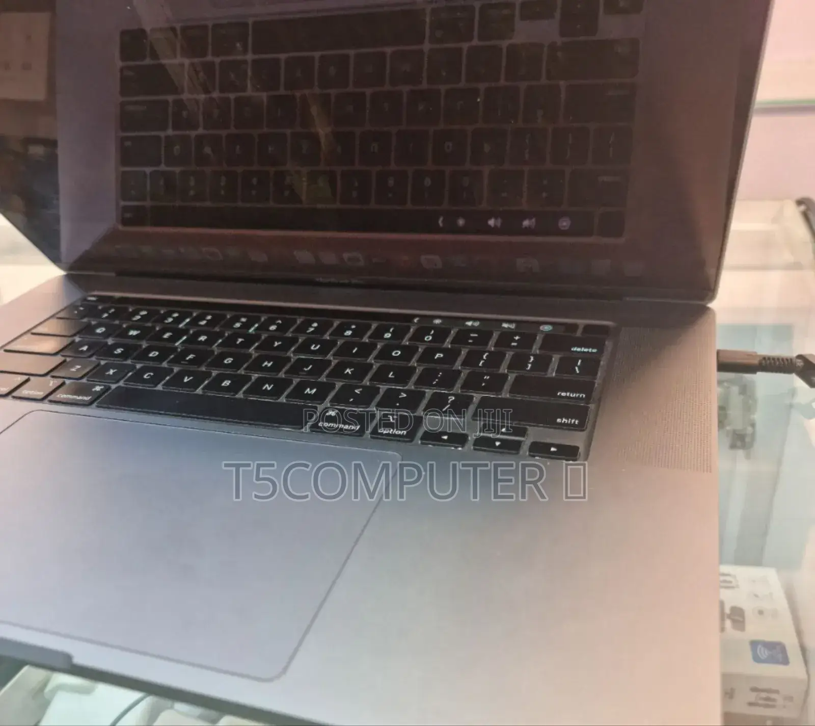 New Laptop Apple MacBook Pro 2019 16GB Intel Core I7 SSD 512GB