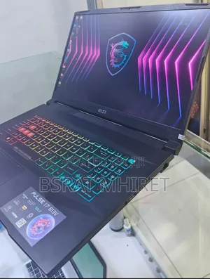 New Laptop MSI Creator 17 B11ue-224 16GB Intel Core I9 SSD 1T