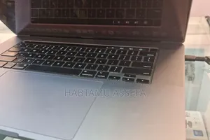 New Laptop Apple MacBook Pro 2019 16GB Intel Core I7 SSD 512GB