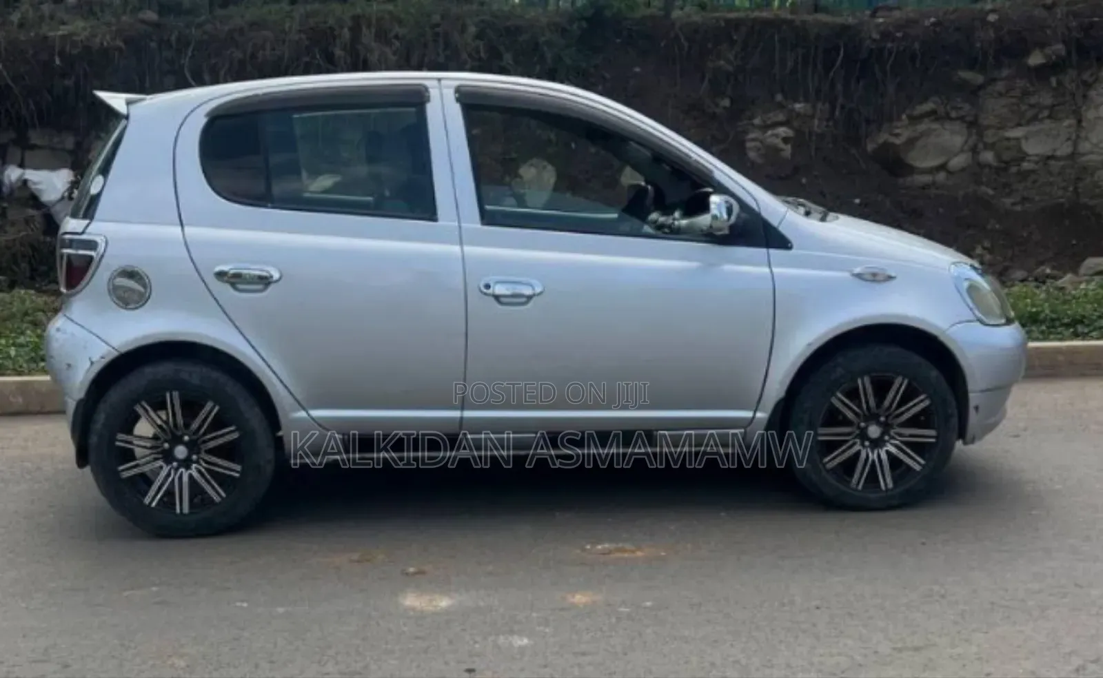 Toyota Vitz 2001 Silver