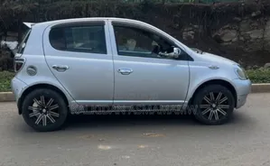 Photo - Toyota Vitz 2001 Silver