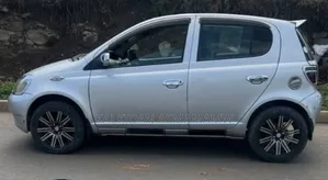 Toyota Vitz 2001 Silver