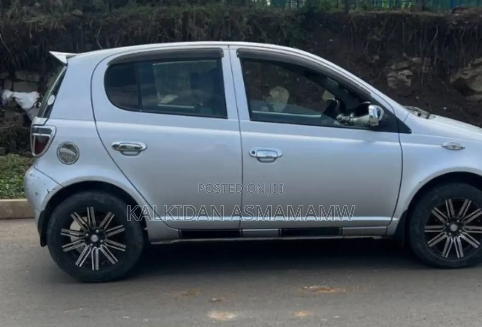 Toyota Vitz 2001 Silver