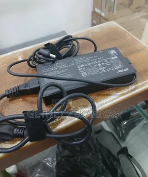 Photo - Asus Gaming Charger
