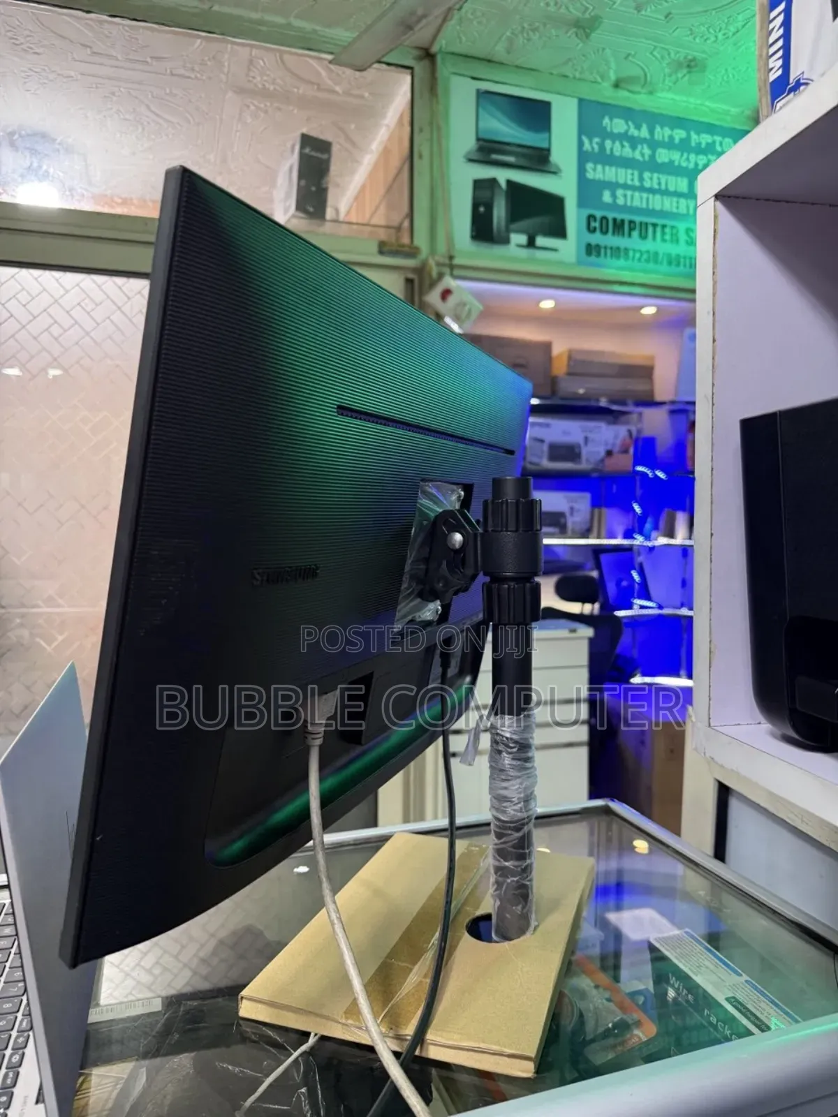 Samsung 27-Inch Frameless Monitor Resolution