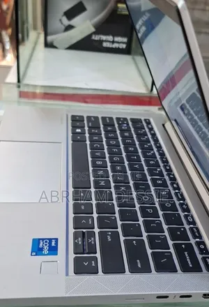 New Laptop HP EliteBook 830 G8 8GB Intel Core I5 SSD 512GB